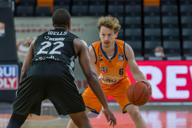 而脾穴则位 而脾穴则位